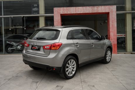 Mitsubishi foto 2