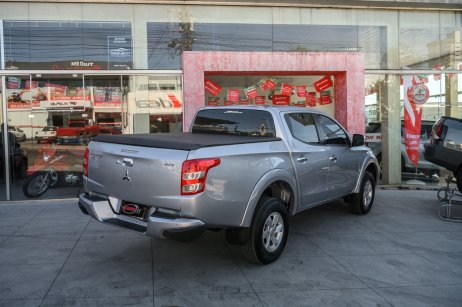 Mitsubishi foto 2