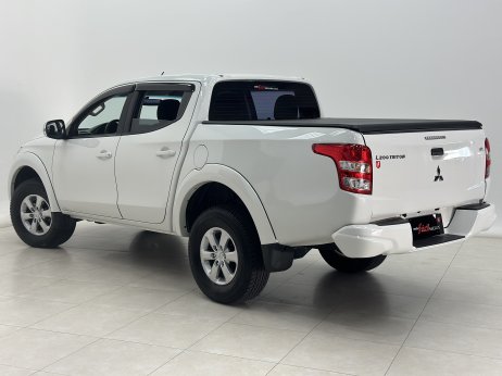 Mitsubishi foto 2