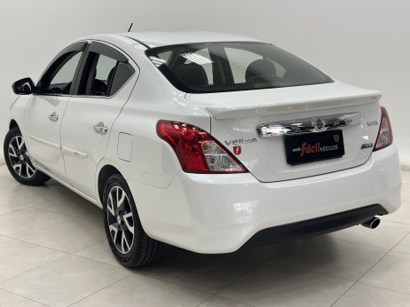 Nissan foto 2