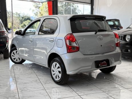 Toyota foto 2
