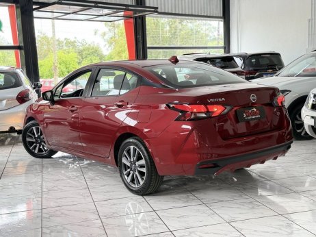 Nissan foto 2