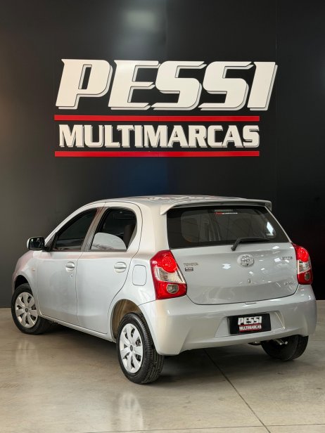 Toyota foto 2