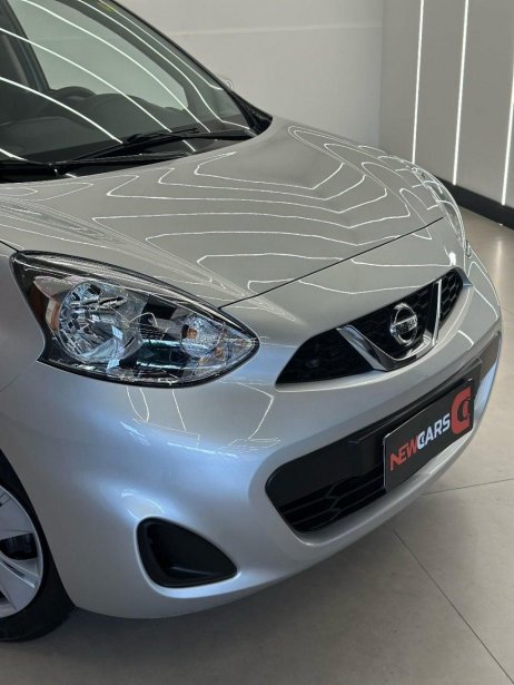 Nissan foto 2
