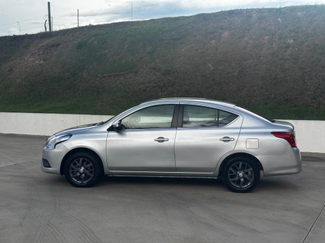 Nissan foto 2